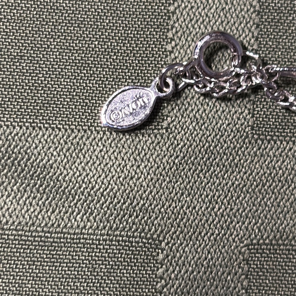 AVON 17” silver choker necklace - Picture 3 of 5